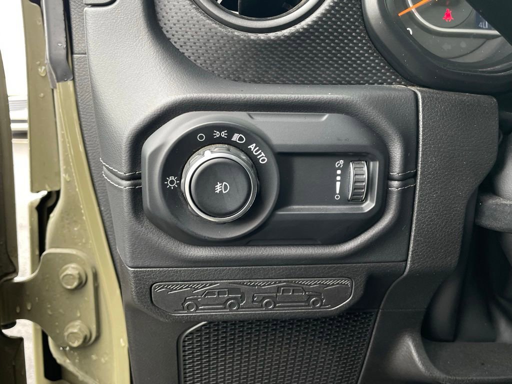 Used 2025 Jeep Wrangler Unlimited Rubicon image 13