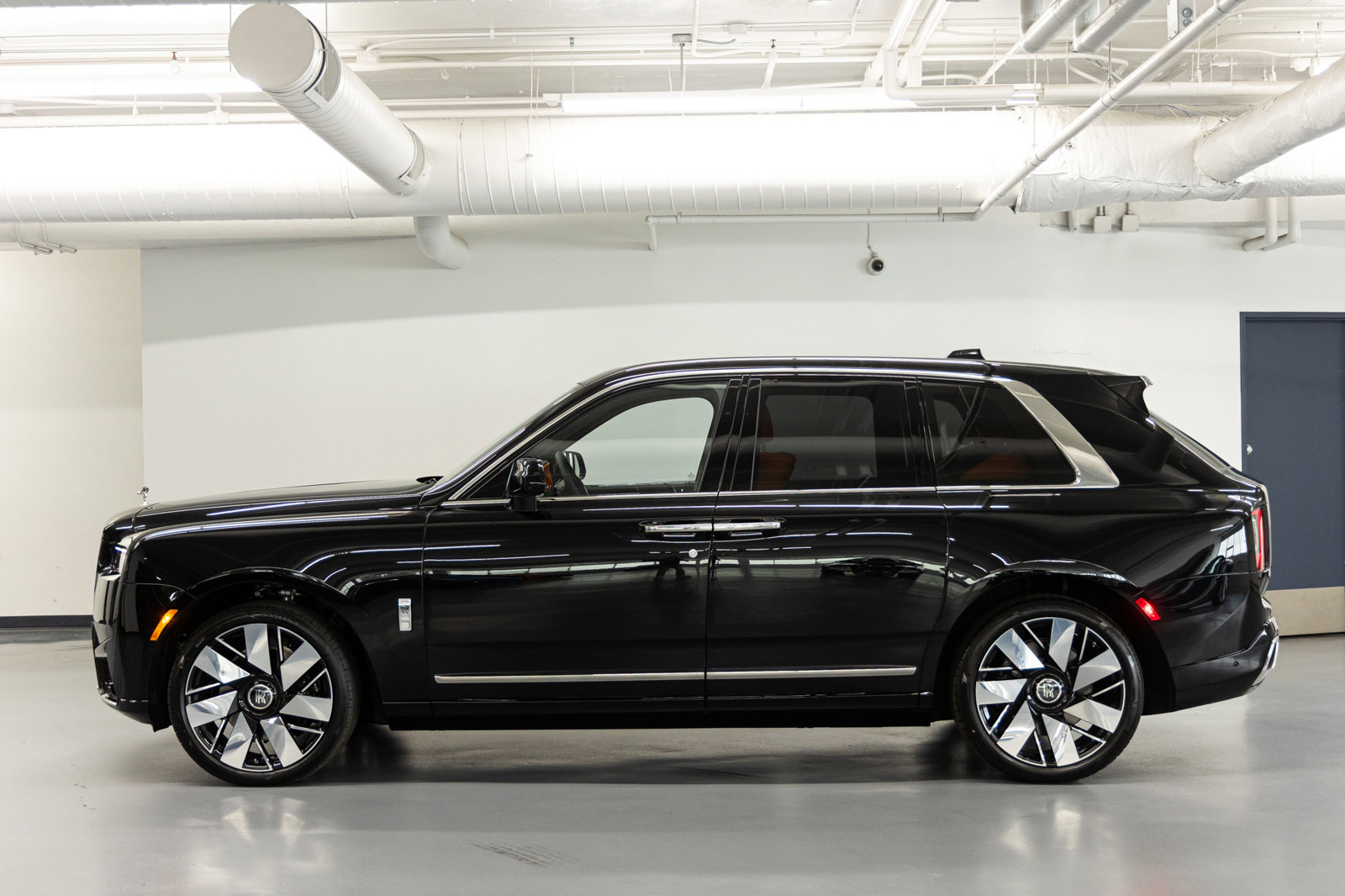 New 2026 Rolls-Royce Cullinan AWD/4WD image 2
