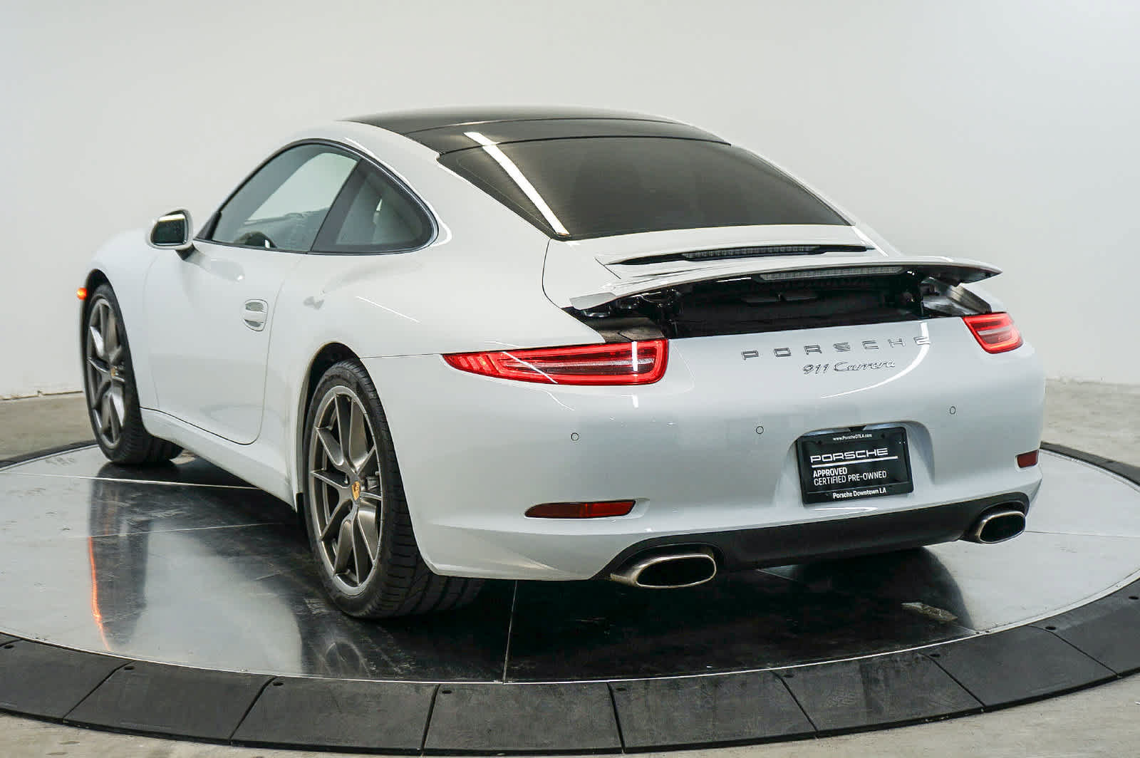 Certified 2016 Porsche 911 Carrera RWD image 3