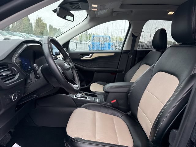 Used 2022 Ford Escape Titanium w/ Titanium Elite Package AWD/4WD image 22