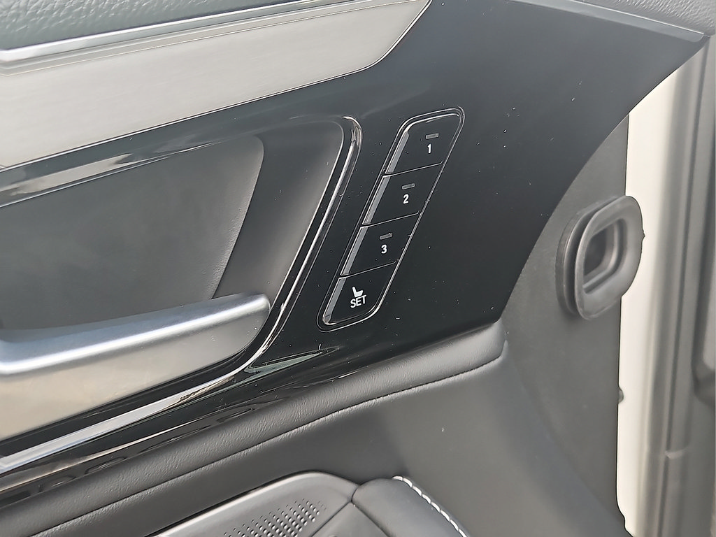 Used 2026 Acura MDX w/ Technology Package FWD image 18