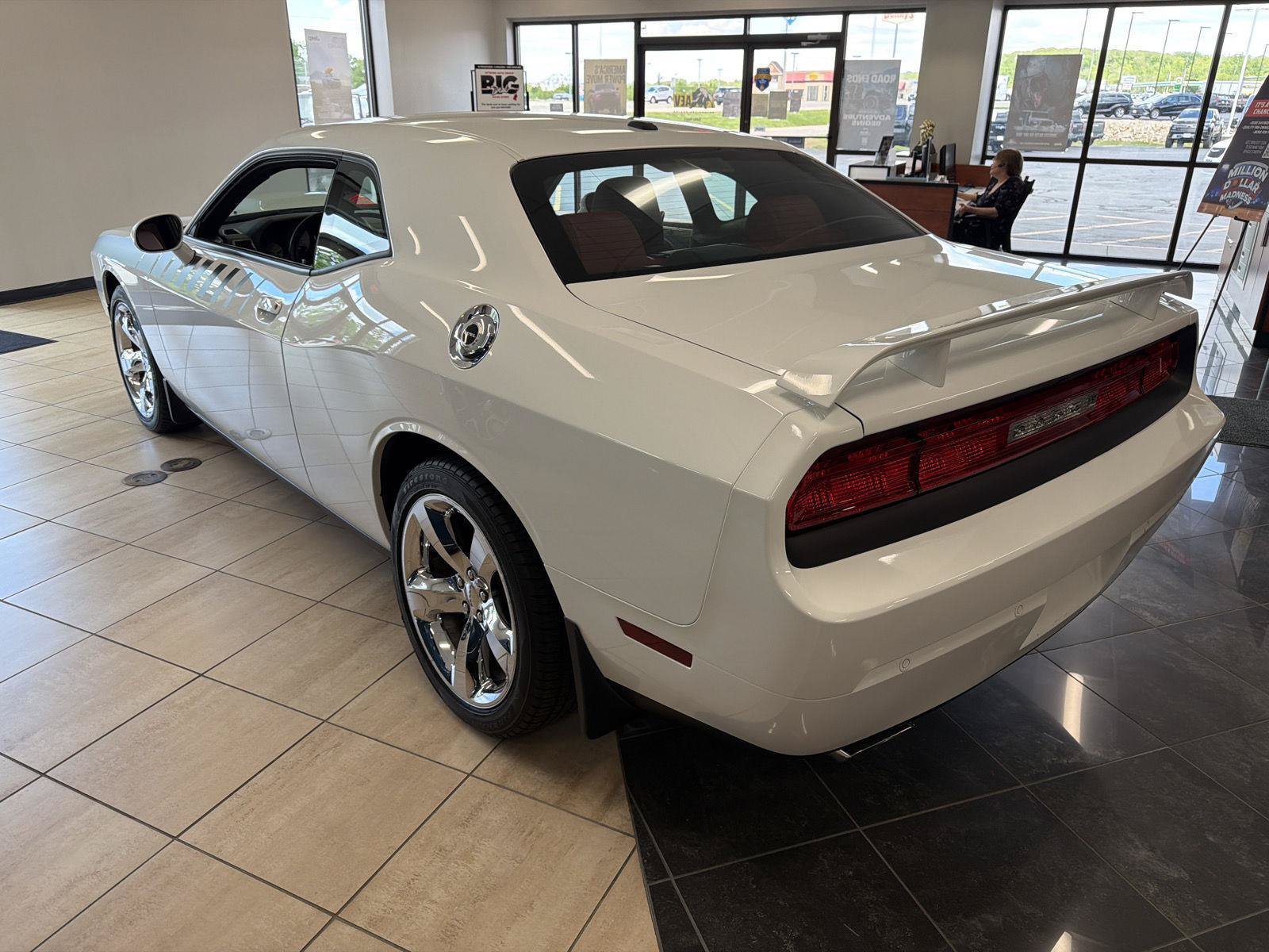 Used 2014 Dodge Challenger R/T Plus RWD image 9