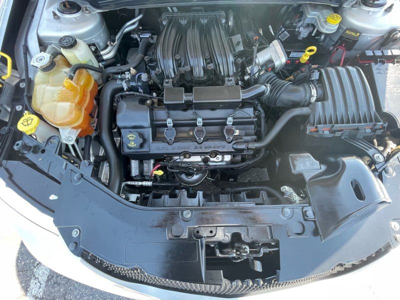 Used 2010 Chrysler Sebring Touring image 19