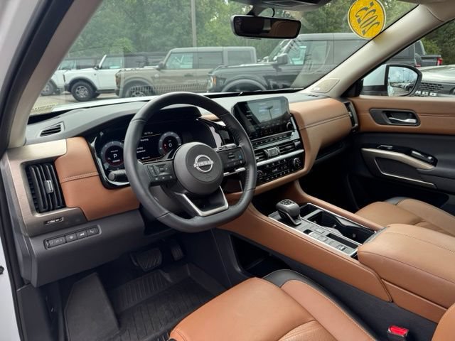 Used 2025 Nissan Pathfinder Platinum FWD image 28