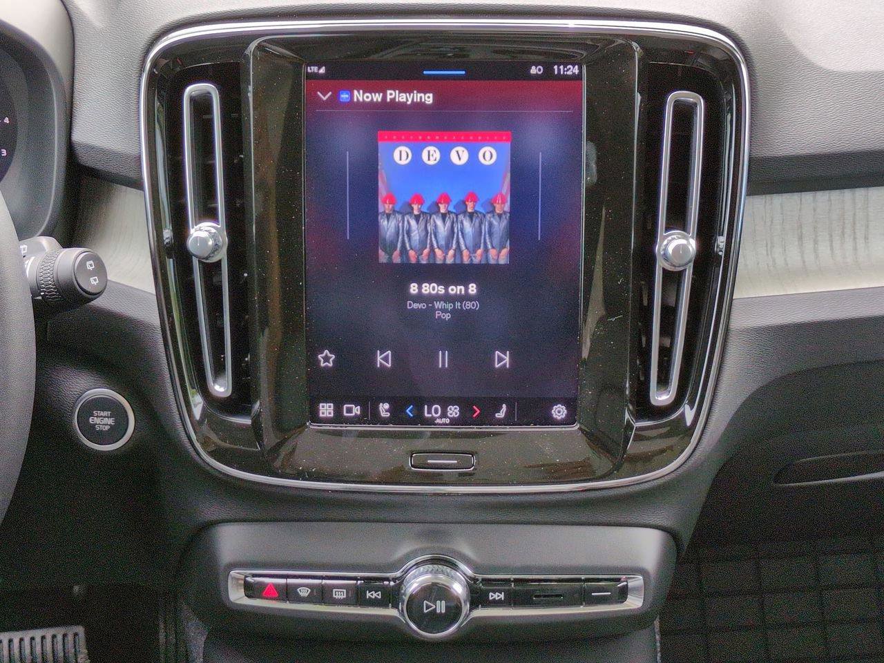 New 2025 Volvo XC40 B5 Core w/ Protection Package Premier image 17