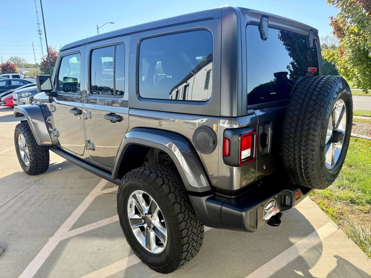 Used 2018 Jeep Wrangler Unlimited Sahara AWD/4WD image 6