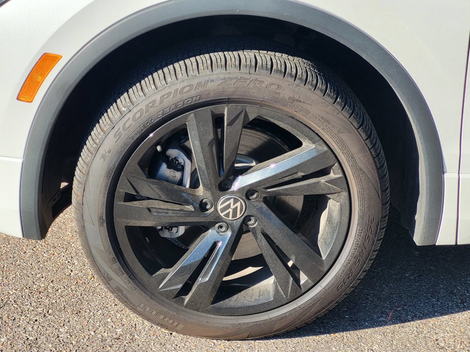 Used 2024 Volkswagen Tiguan SE R-Line w/ MDO Package, Two-Row AWD/4WD image 8
