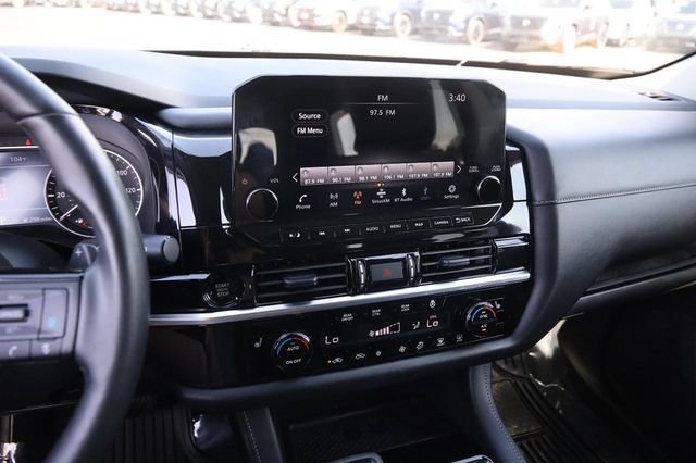 Certified 2025 Nissan Pathfinder SL w/ Black Appearance Package AWD/4WD image 17