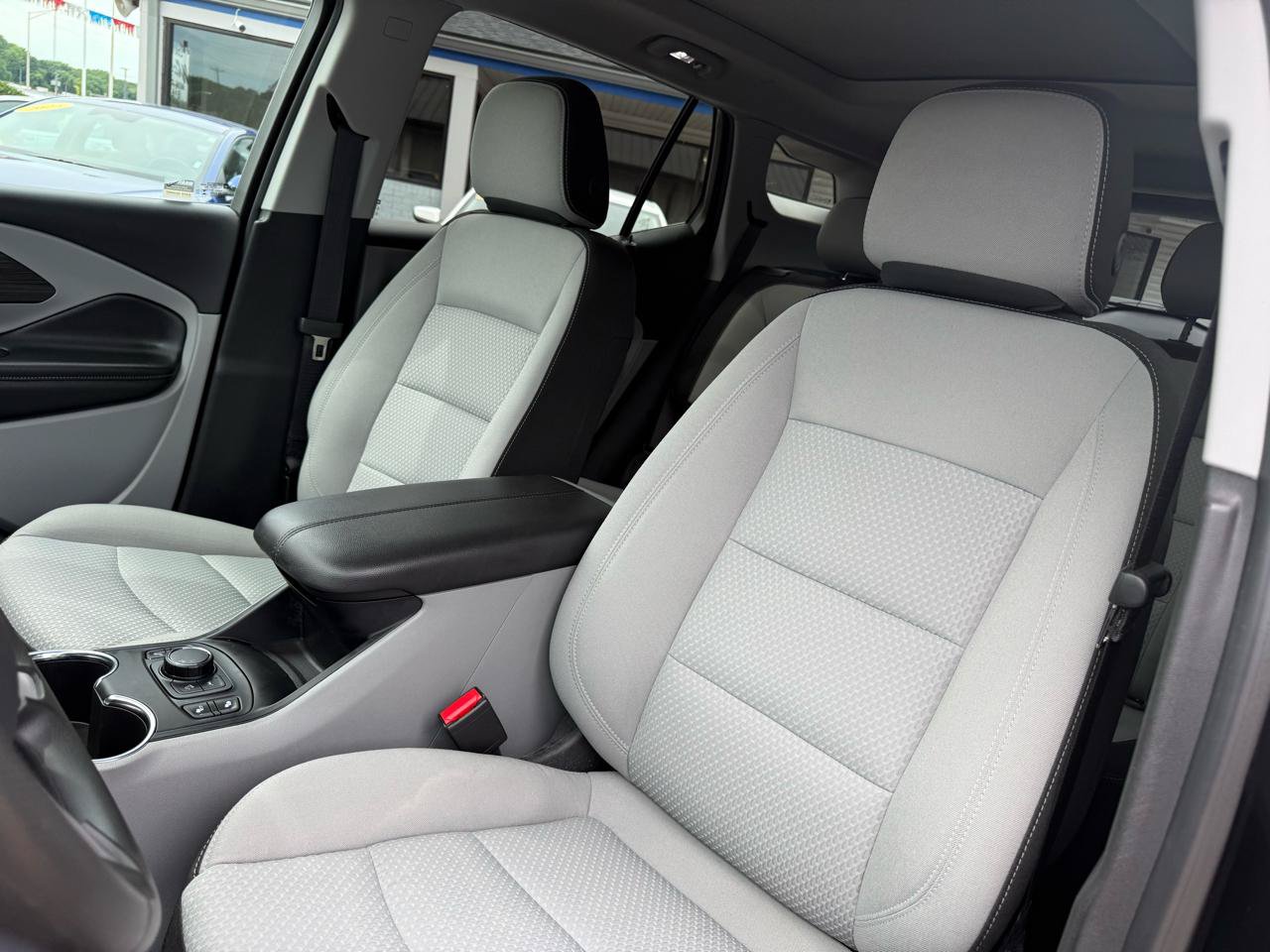 Used 2024 GMC Terrain SLE w/ Driver Convenience Package FWD image 8
