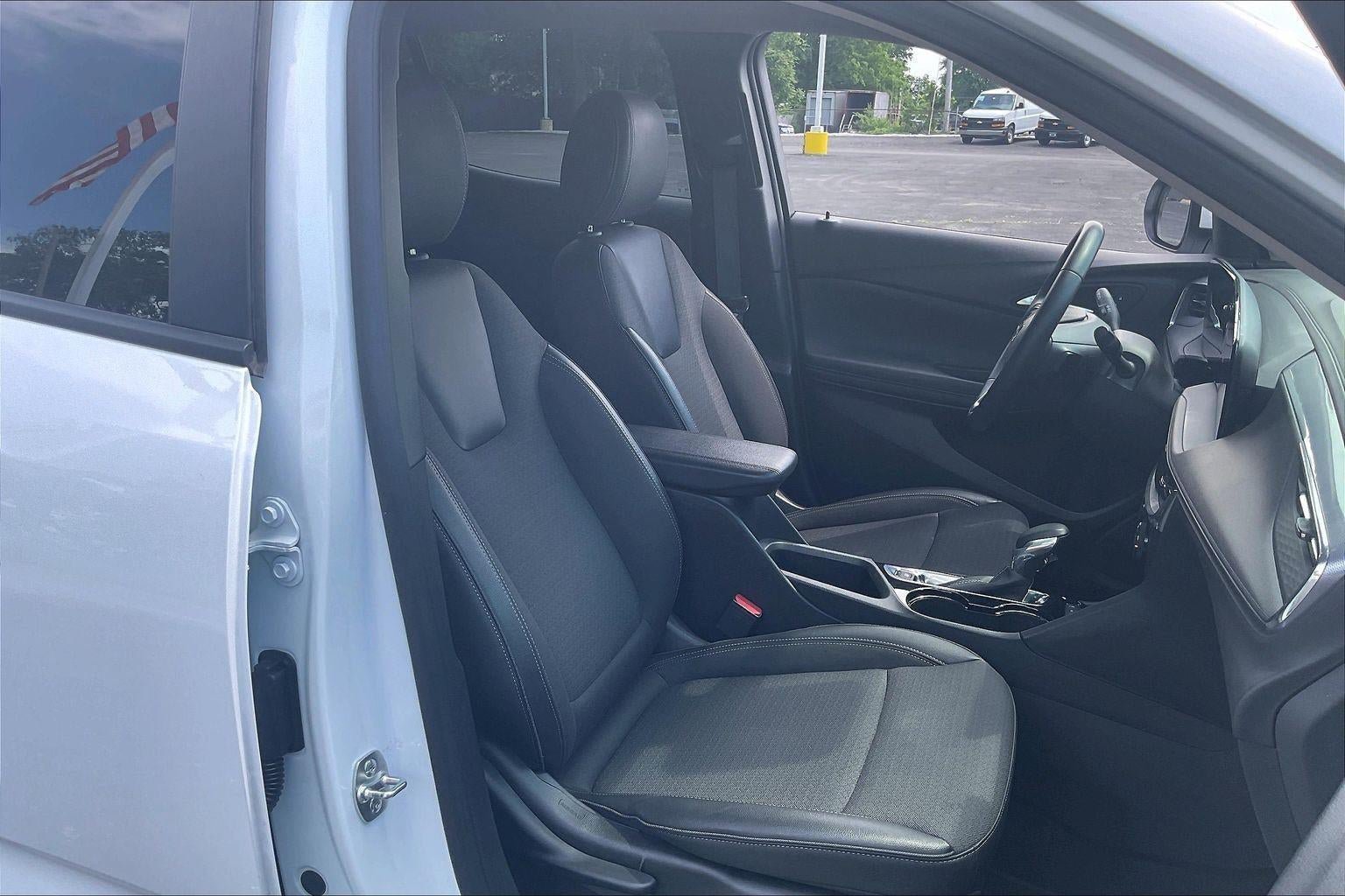 Used 2025 Buick Encore GX Preferred AWD/4WD image 8