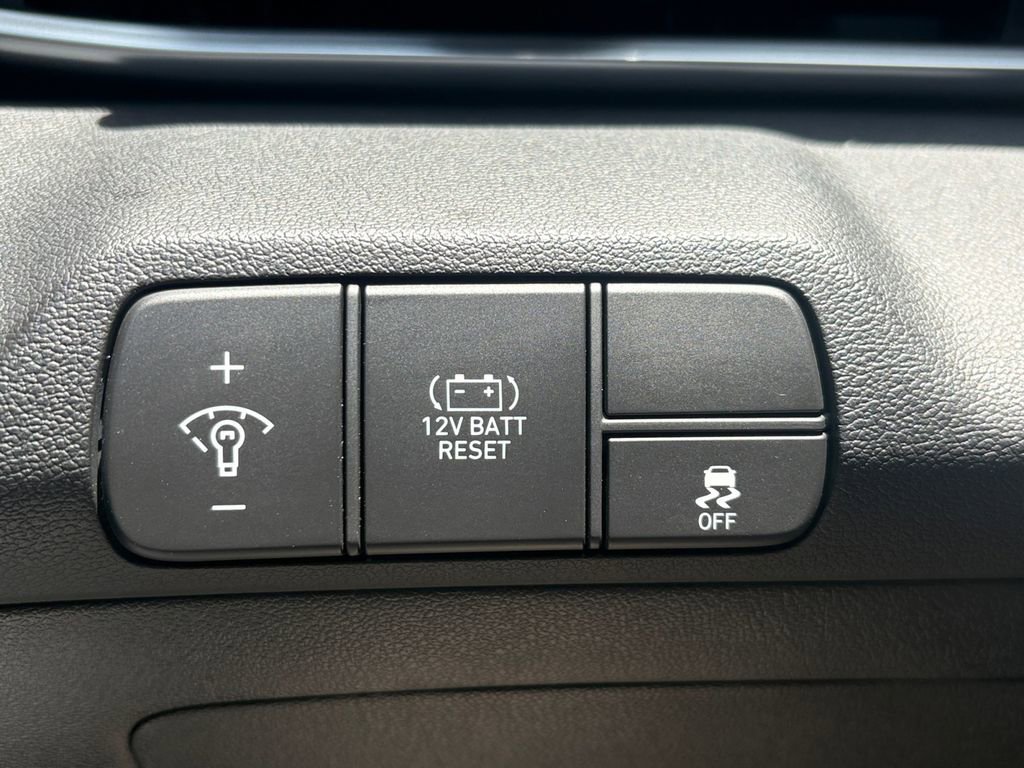 New 2026 Hyundai Elantra Hybrid FWD image 4