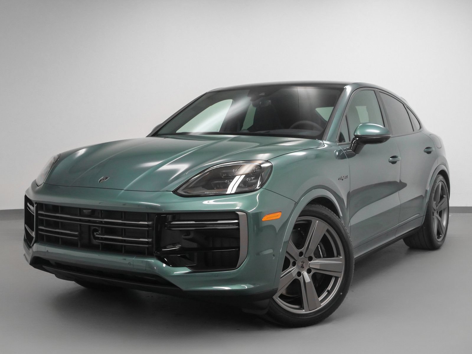 Used 2025 Porsche Cayenne Turbo AWD/4WD image 1