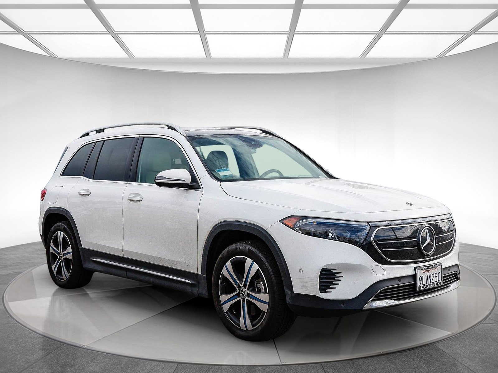 Used 2023 Mercedes-Benz EQB 350 4MATIC SUV image 4