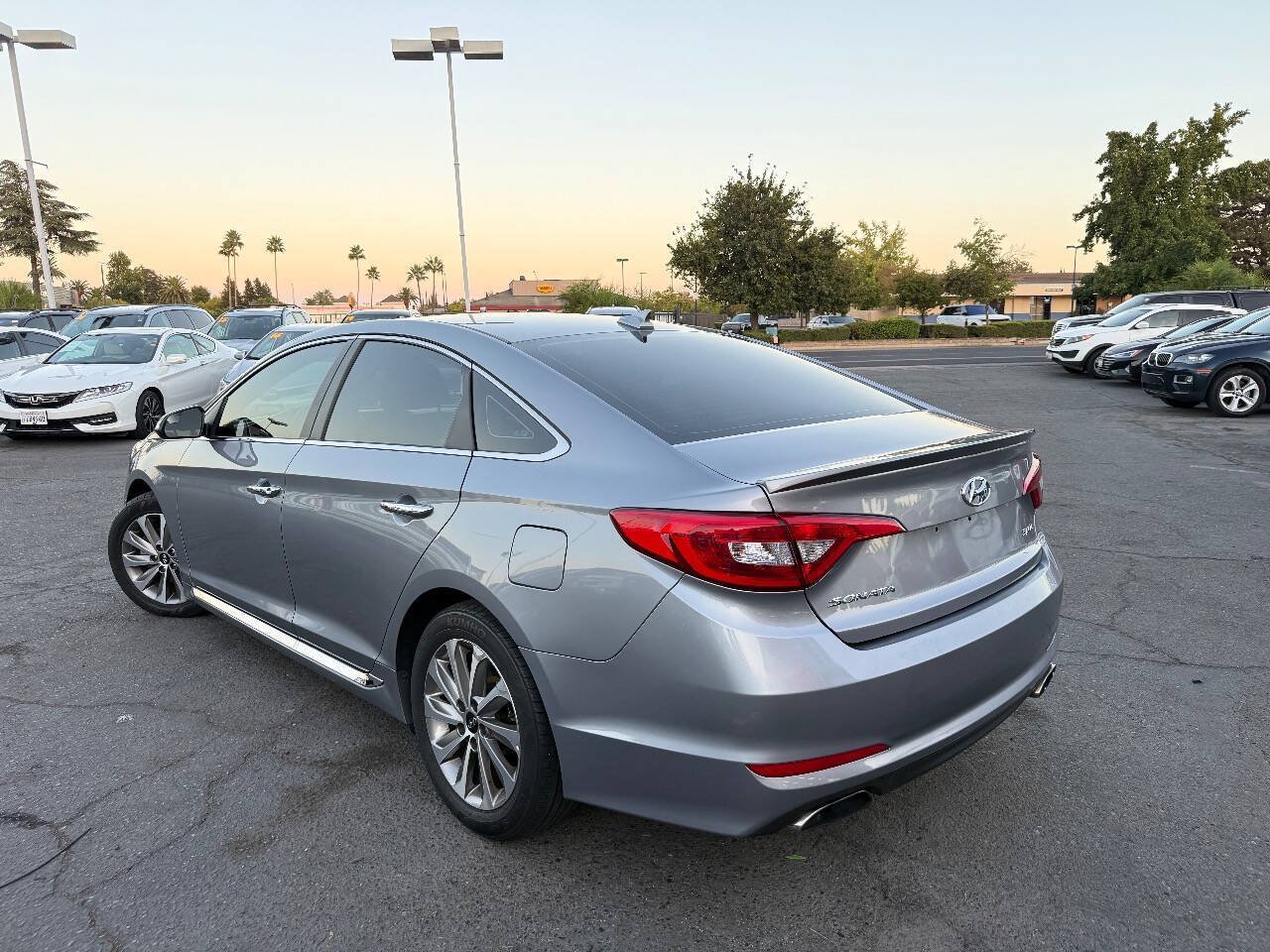 Used 2016 Hyundai Sonata Sport w/ Option Group 1V FWD image 5