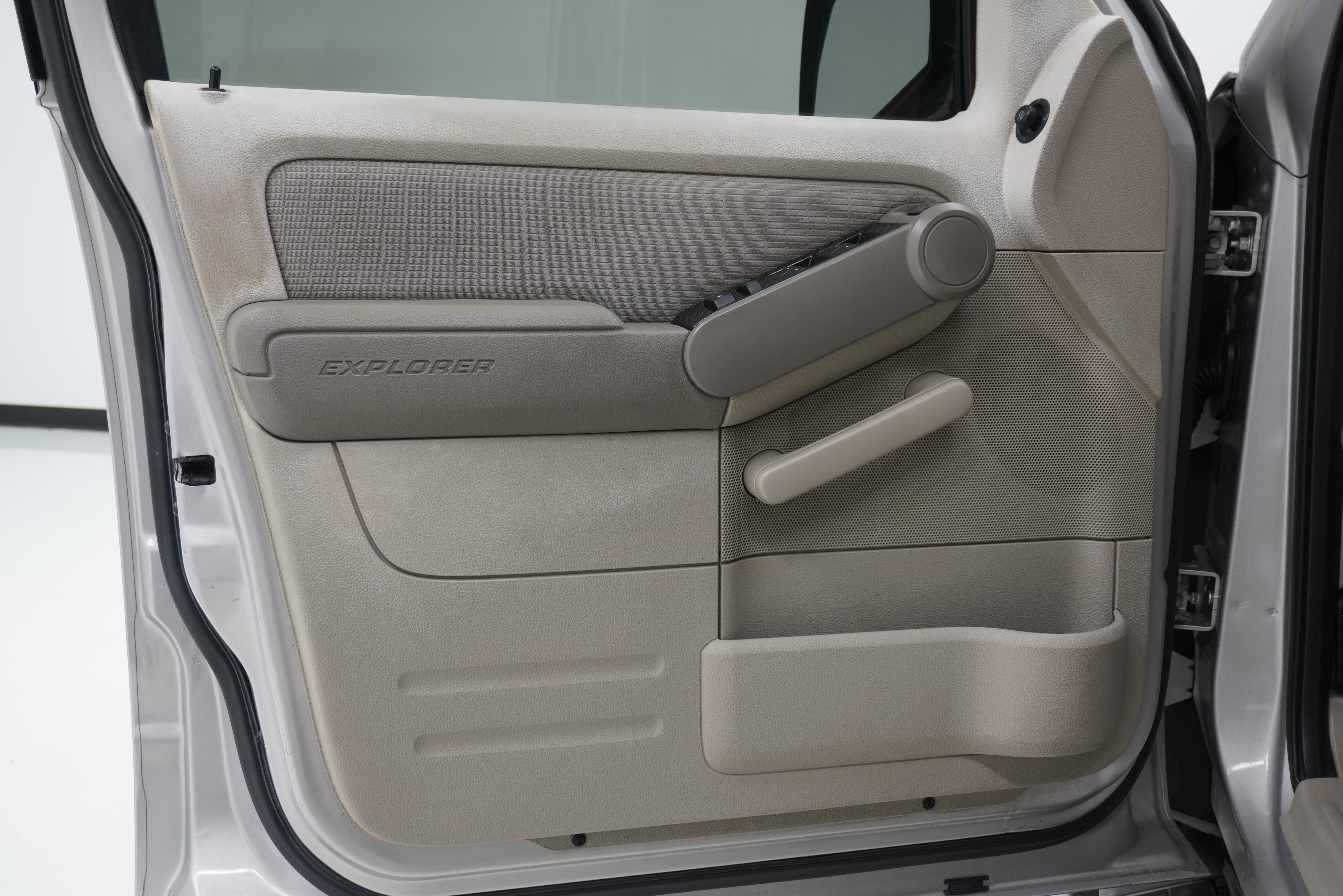 Used 2007 Ford Explorer Sport Trac XLT image 14