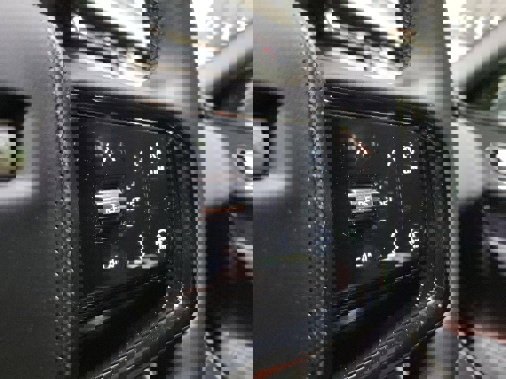 New 2026 Land Rover Range Rover Velar Dynamic SE image 16