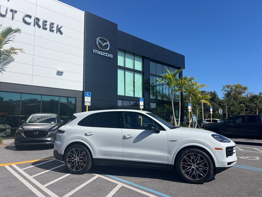 Used 2024 Porsche Cayenne S image 8