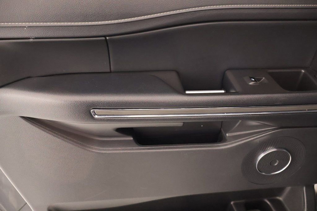 Used 2023 Ford Expedition Max XLT image 18