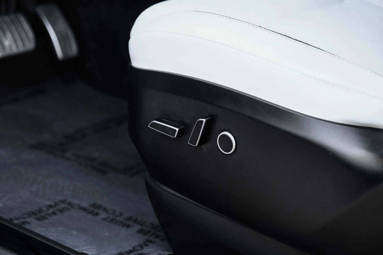 Used 2023 Tesla Model X Plaid image 43