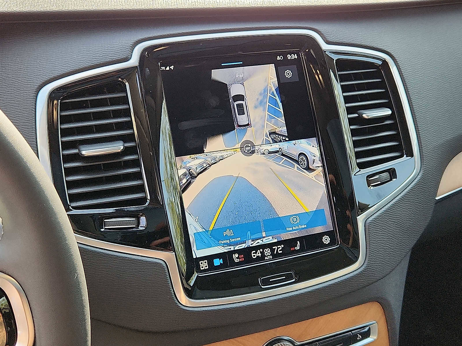 Certified 2024 Volvo XC90 B6 Plus w/ Protection Package Premier image 17