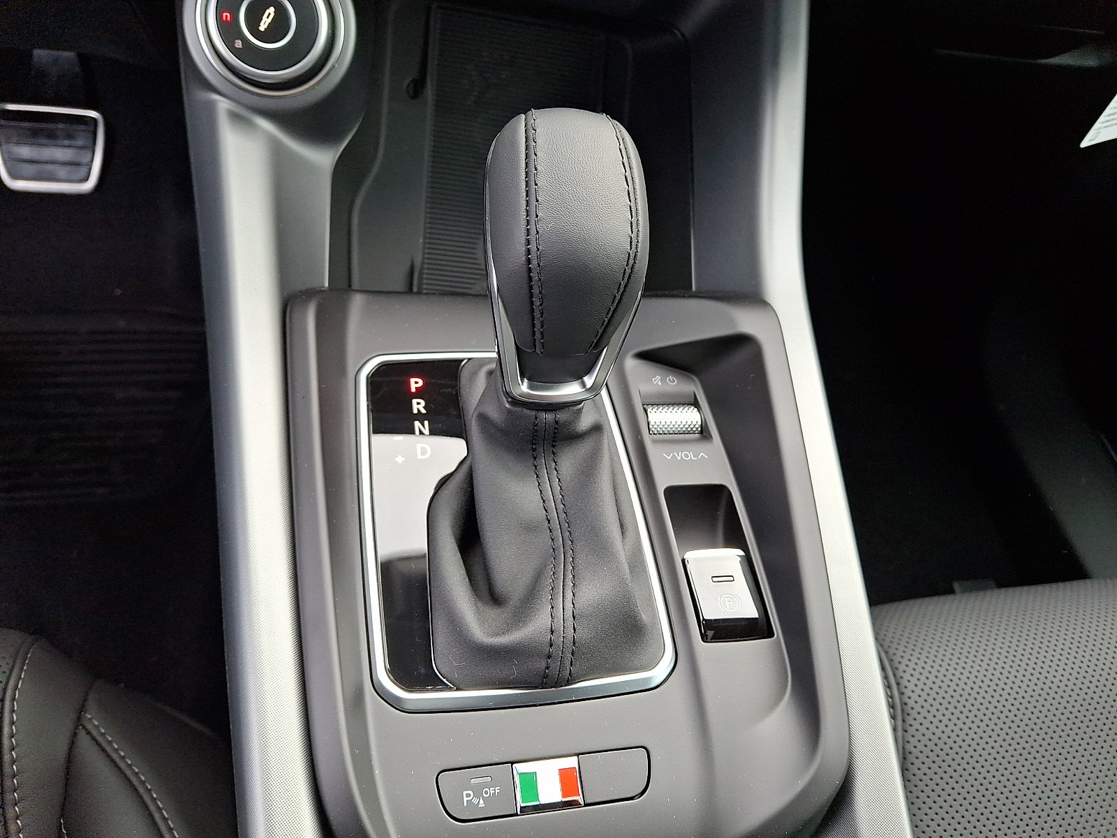 New 2026 Alfa Romeo Tonale Veloce w/ Quick Order Package 23H Volce image 11