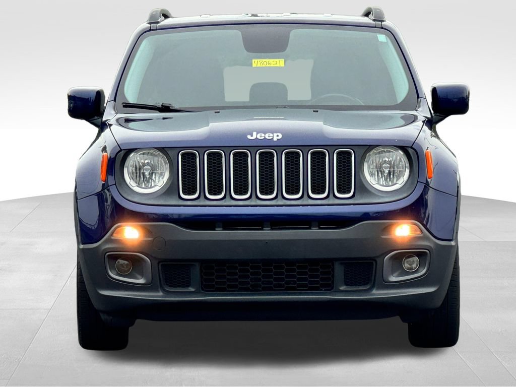 Used 2016 Jeep Renegade Latitude w/ Cold Weather Group FWD image 2