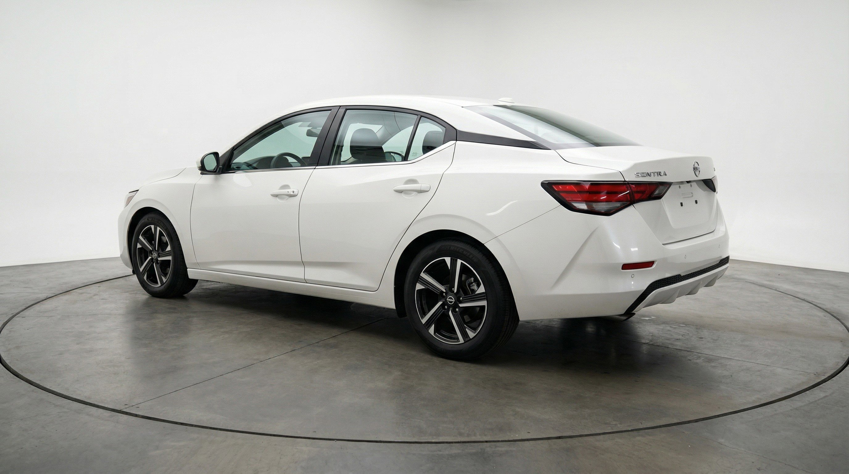 Used 2025 Nissan Sentra SV image 6