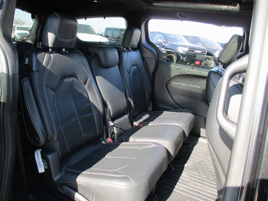 Used 2021 Chrysler Pacifica Touring-L w/ Premium & Safety Sphere Group image 21