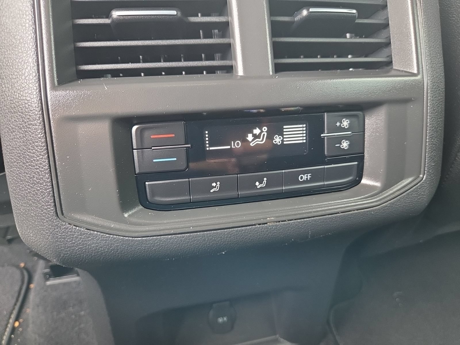 Used 2023 Volkswagen Atlas SE AWD/4WD image 18