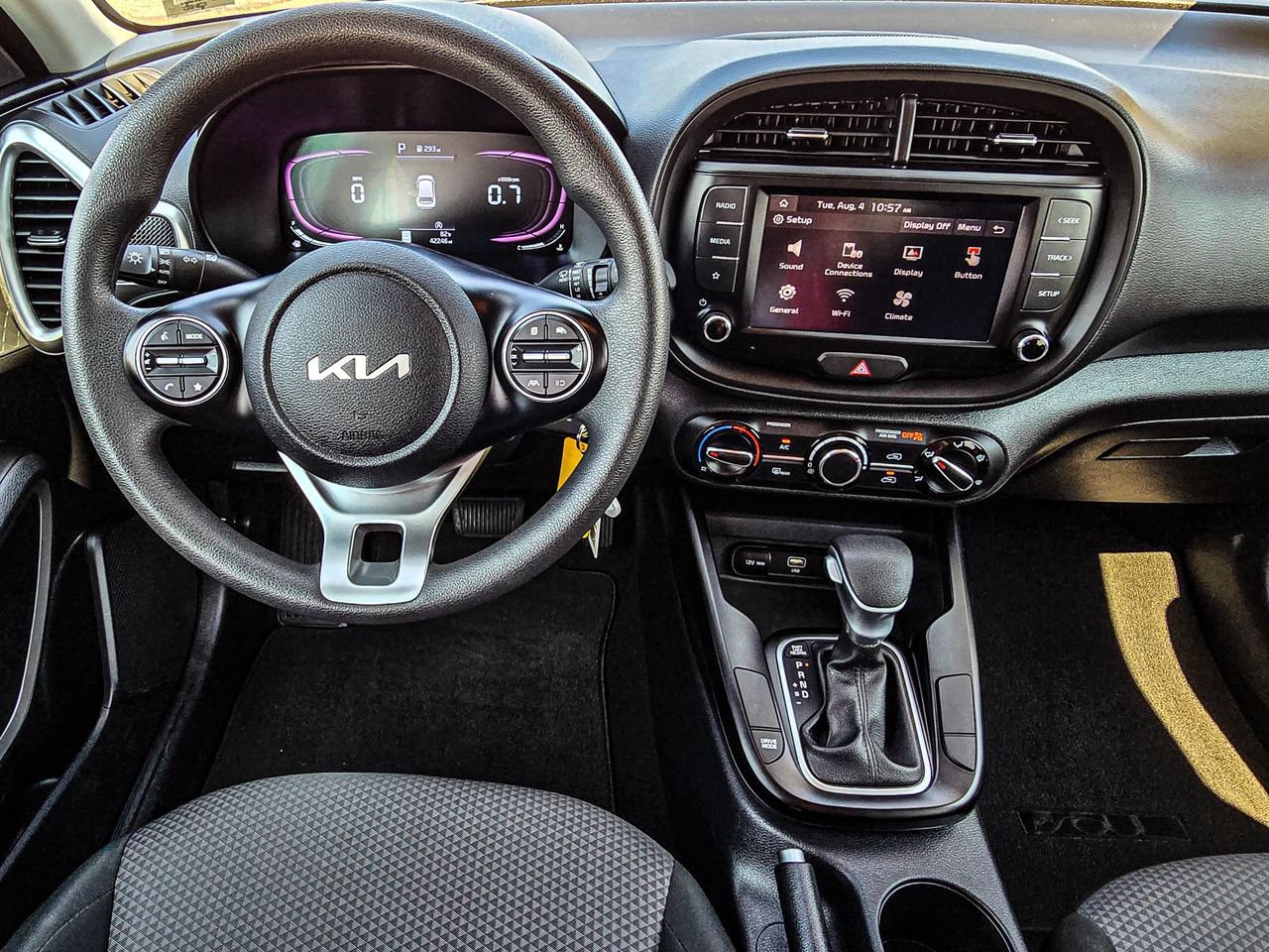 Used 2024 Kia Soul LX w/ Option Group 015 FWD image 35