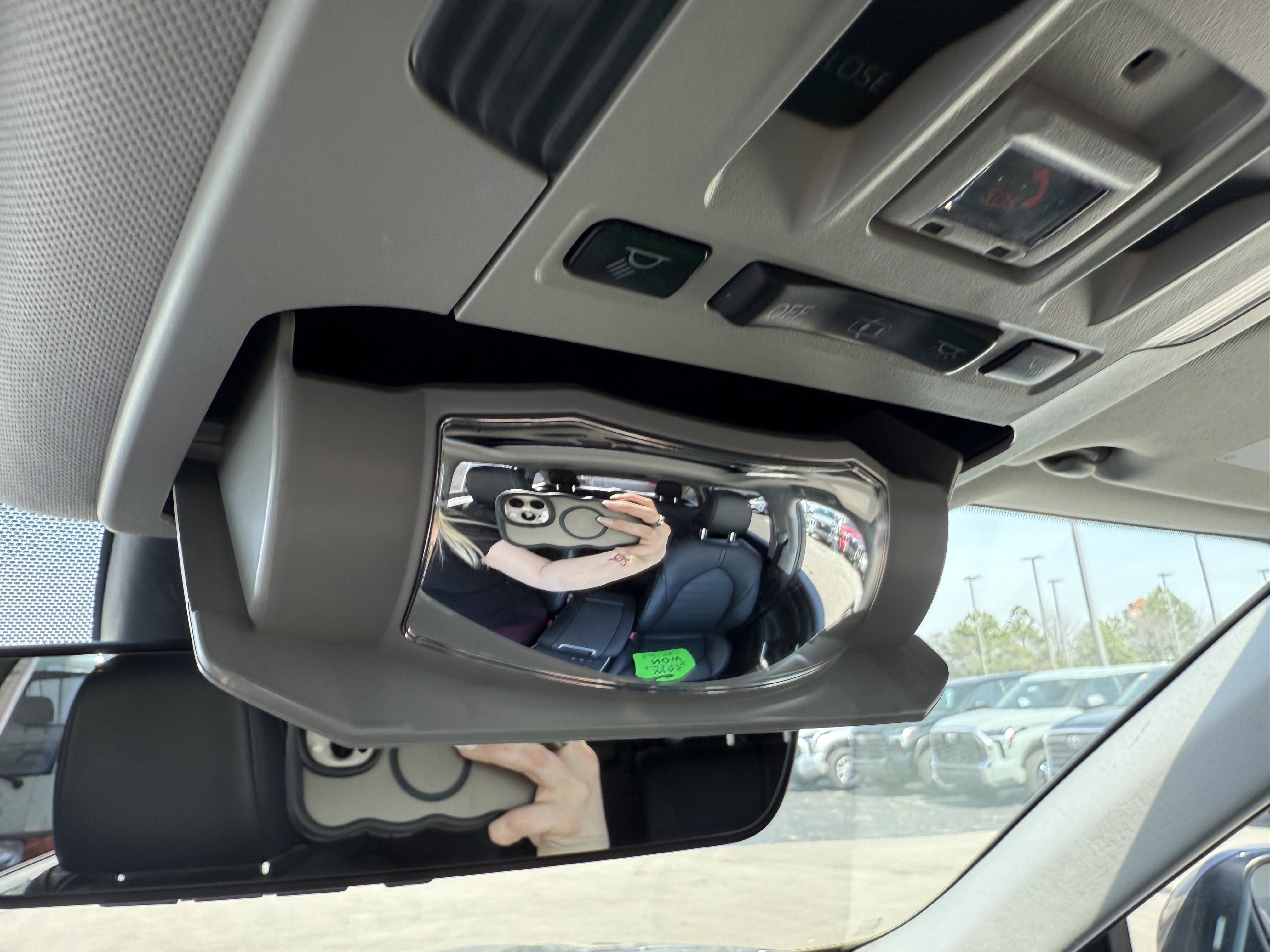 Used 2020 Toyota Highlander XLE image 12