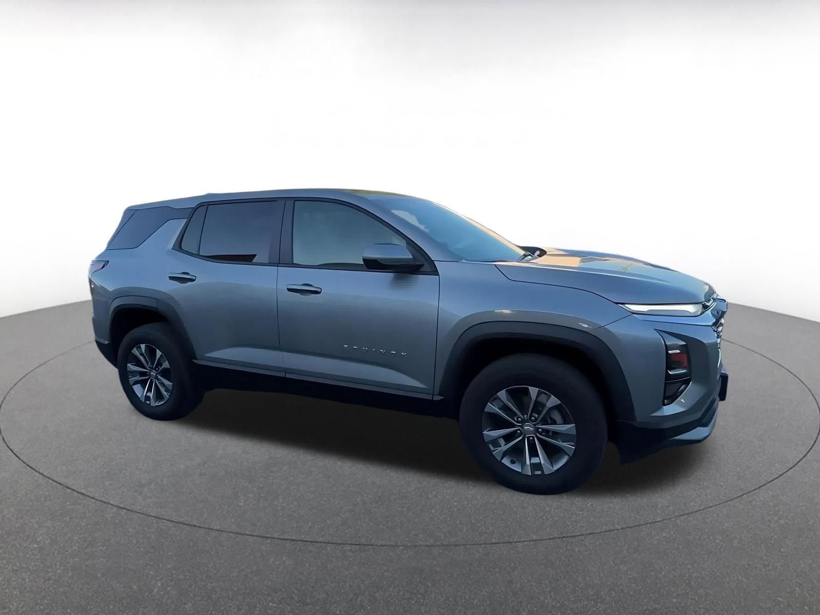 Used 2025 Chevrolet Equinox LT FWD image 2