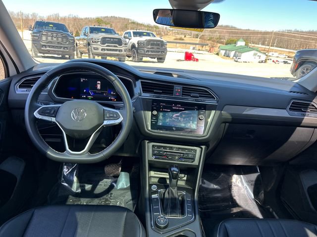 Used 2023 Volkswagen Tiguan SE image 9