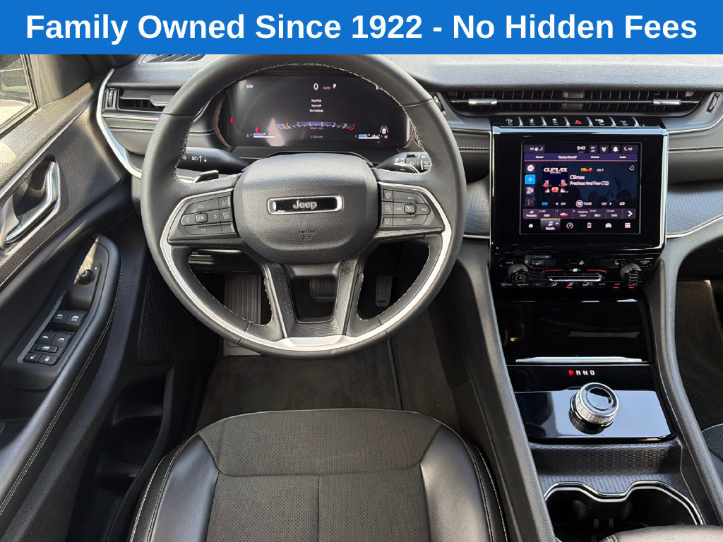 Used 2025 Jeep Grand Cherokee Altitude AWD/4WD image 24
