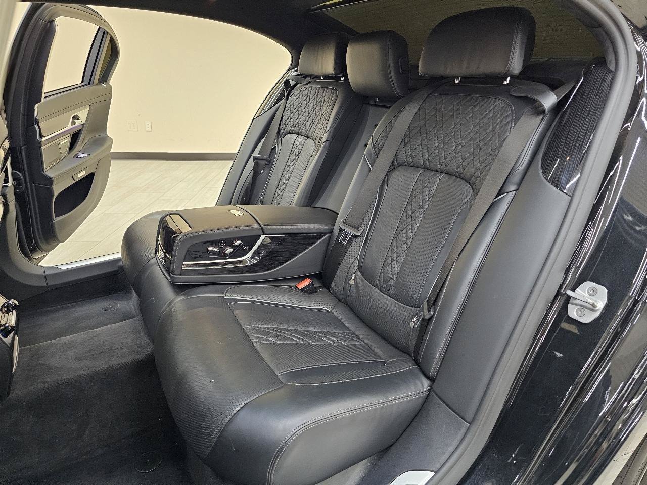 Used 2018 BMW M760i xDrive AWD/4WD image 25