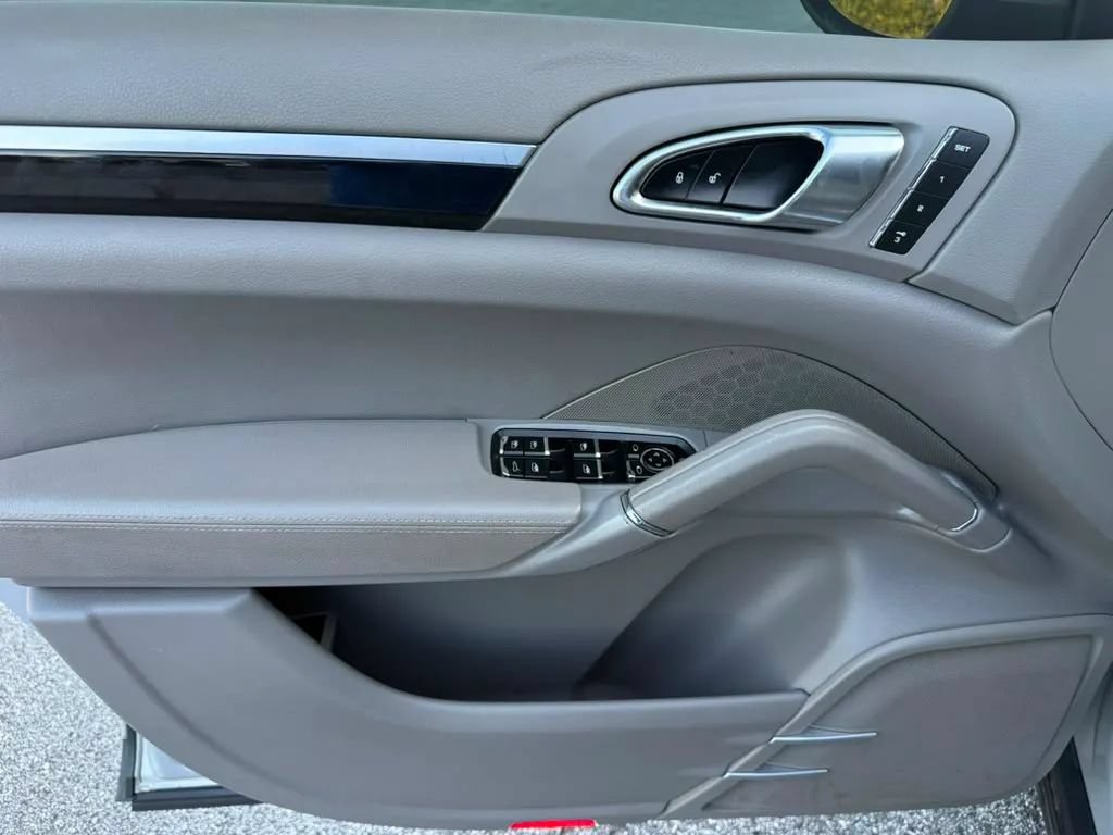 Used 2013 Porsche Cayenne AWD/4WD image 13