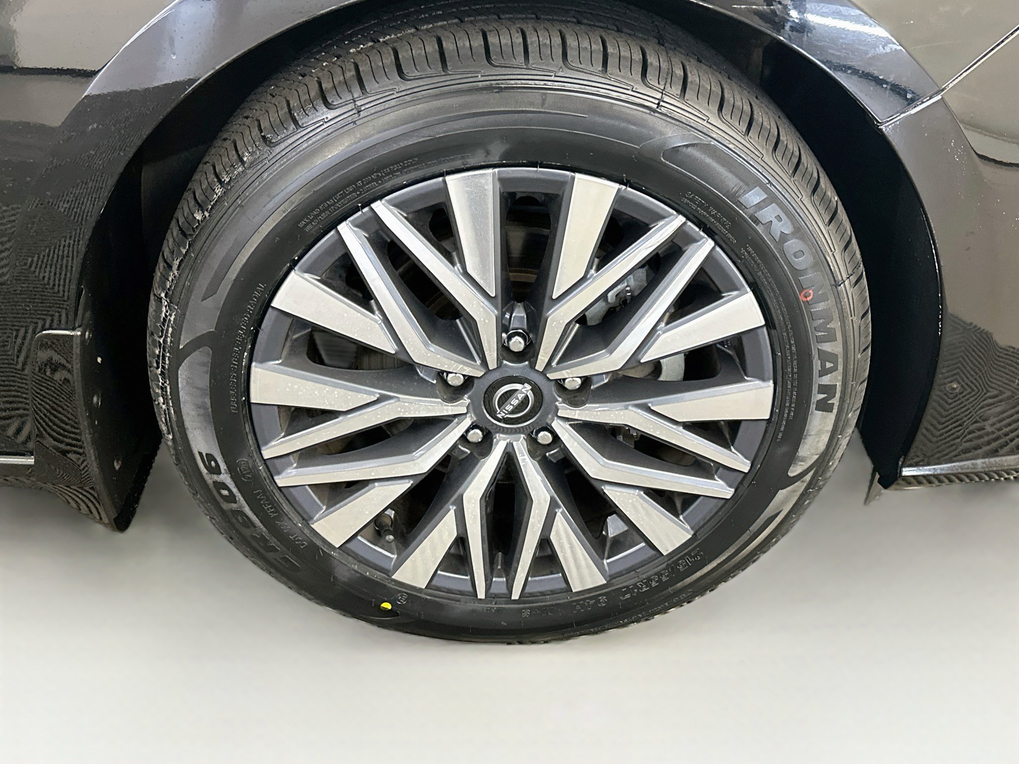 Used 2023 Nissan Altima 2.5 SV w/ SV Premium Package FWD image 11