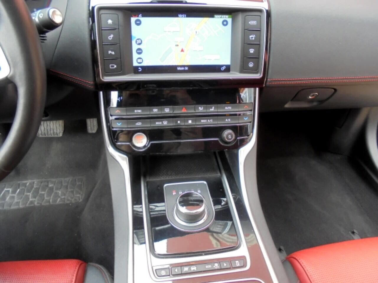 Used 2018 Jaguar XE R-Sport image 17