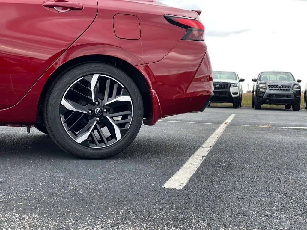 New 2025 Nissan Versa SR w/ Trunk Package image 30