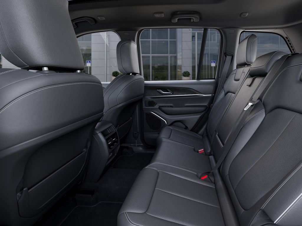 Used 2026 Jeep Grand Cherokee Limited AWD/4WD image 24
