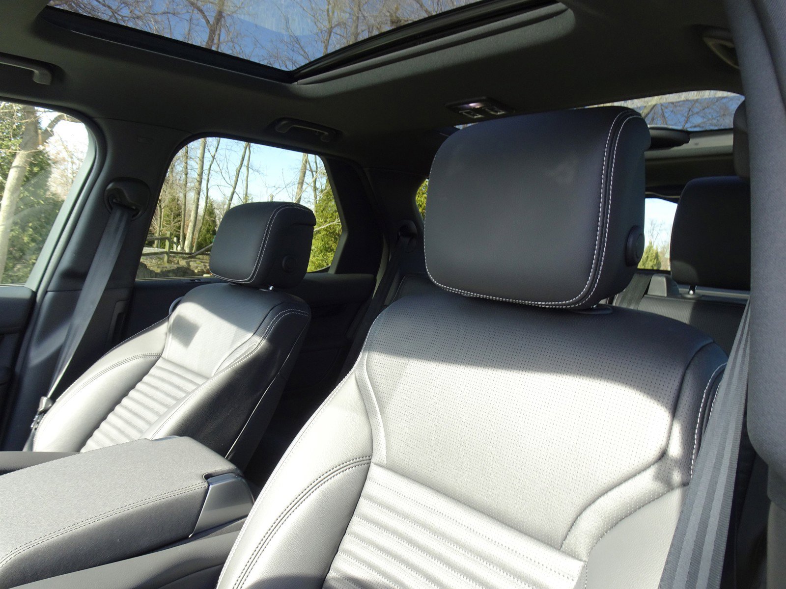 New 2025 Land Rover Discovery S image 19