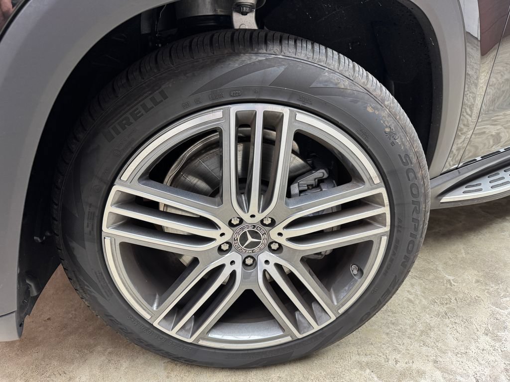 Used 2026 Mercedes-Benz GLS 450 4MATIC image 31