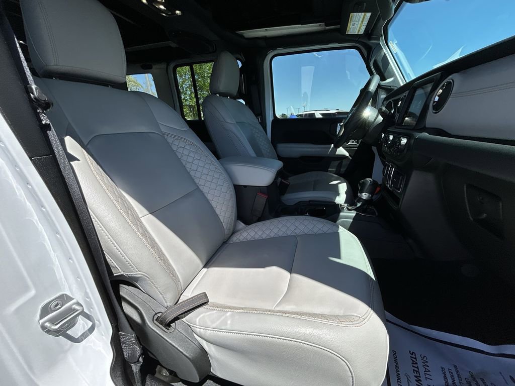 Used 2023 Jeep Wrangler Unlimited Sahara AWD/4WD image 30