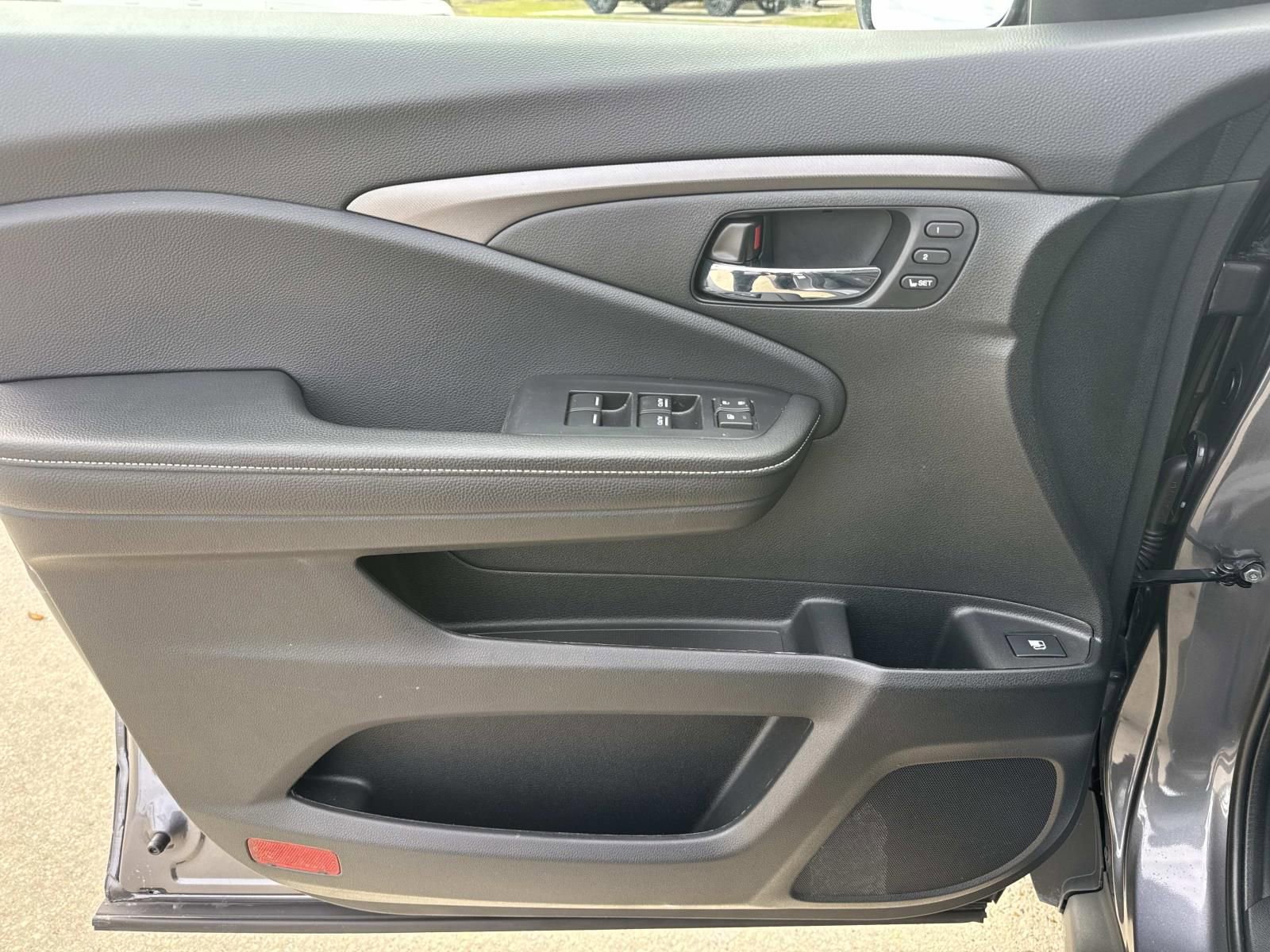 Used 2025 Honda Ridgeline RTL image 19