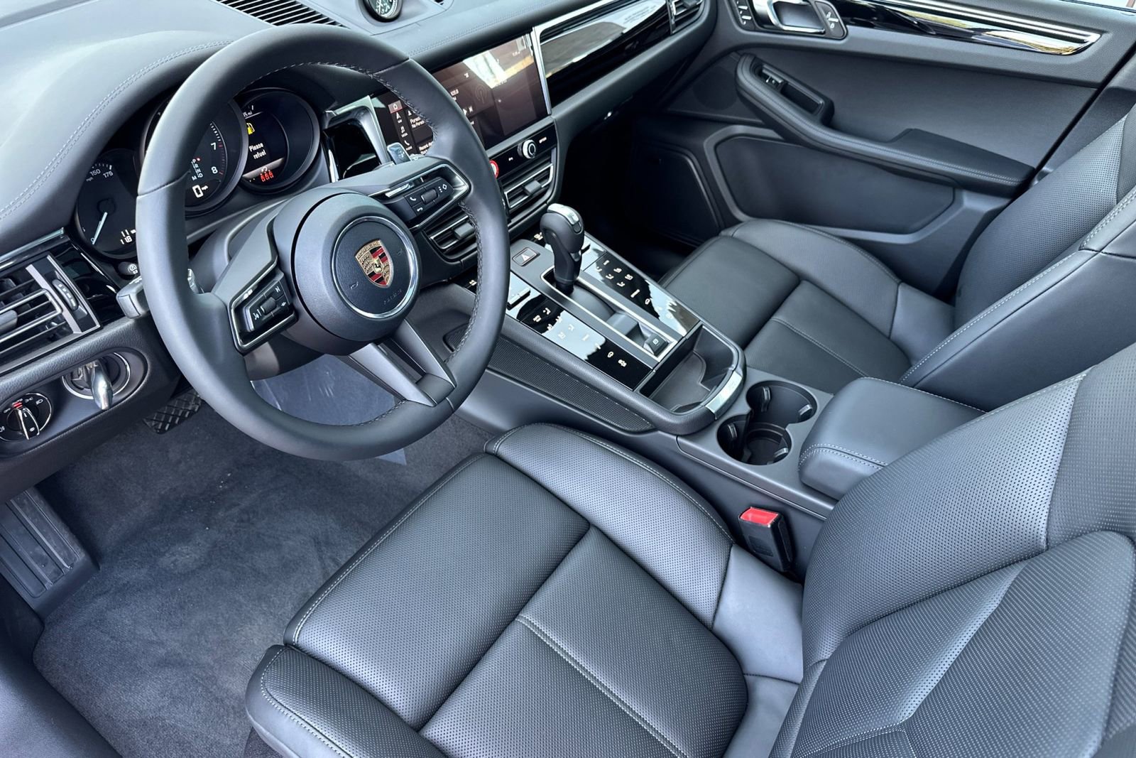 New 2026 Porsche Macan AWD/4WD image 4