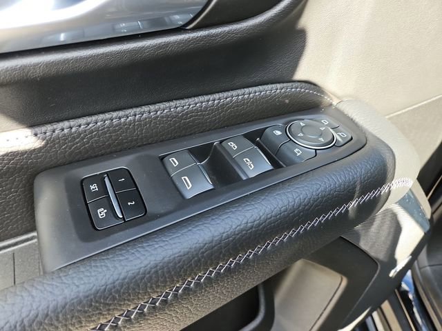 Used 2024 GMC Yukon Denali w/ Advanced Technology Package image 23