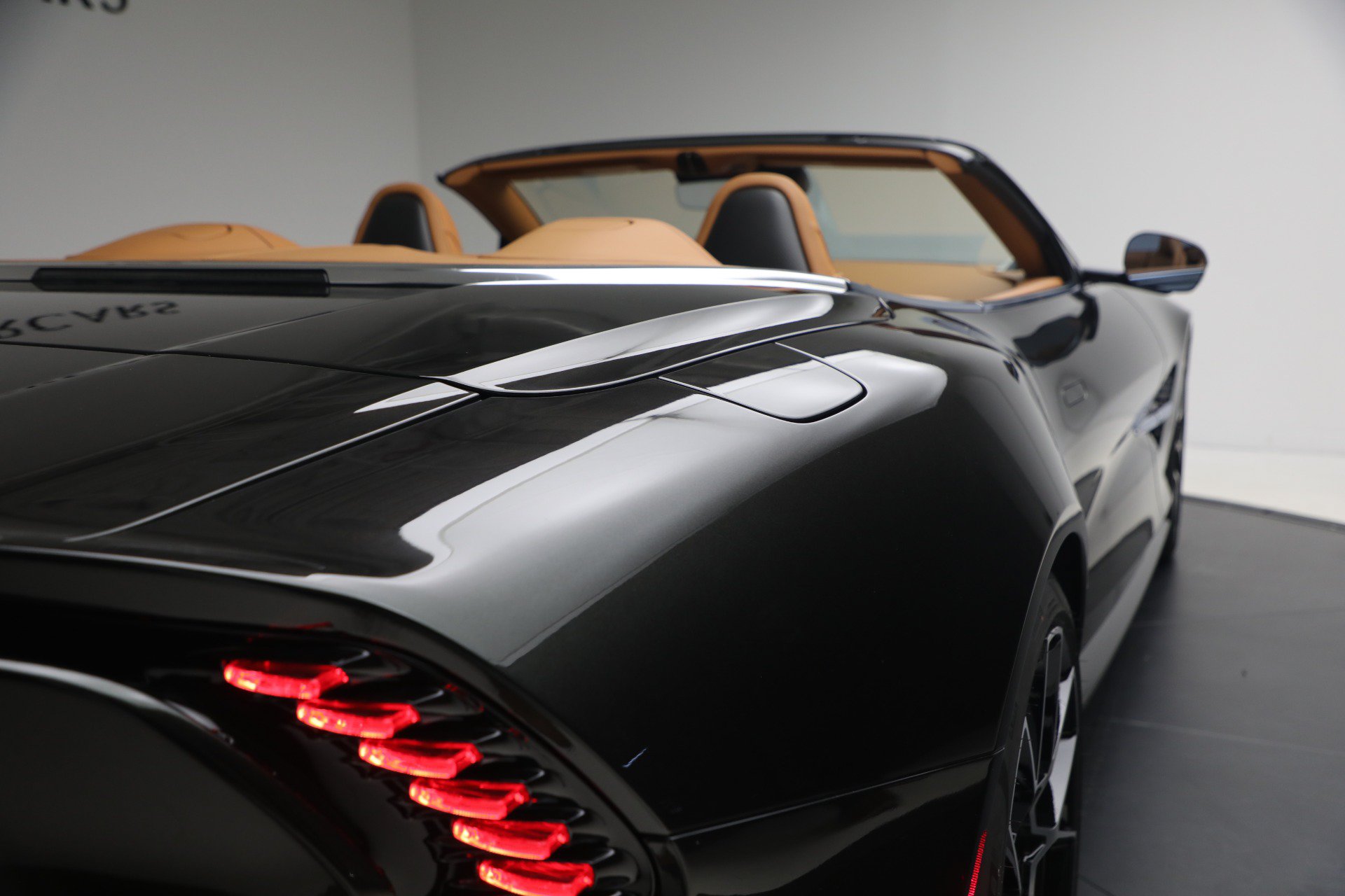 New 2026 Aston Martin Vanquish Convertible RWD image 40