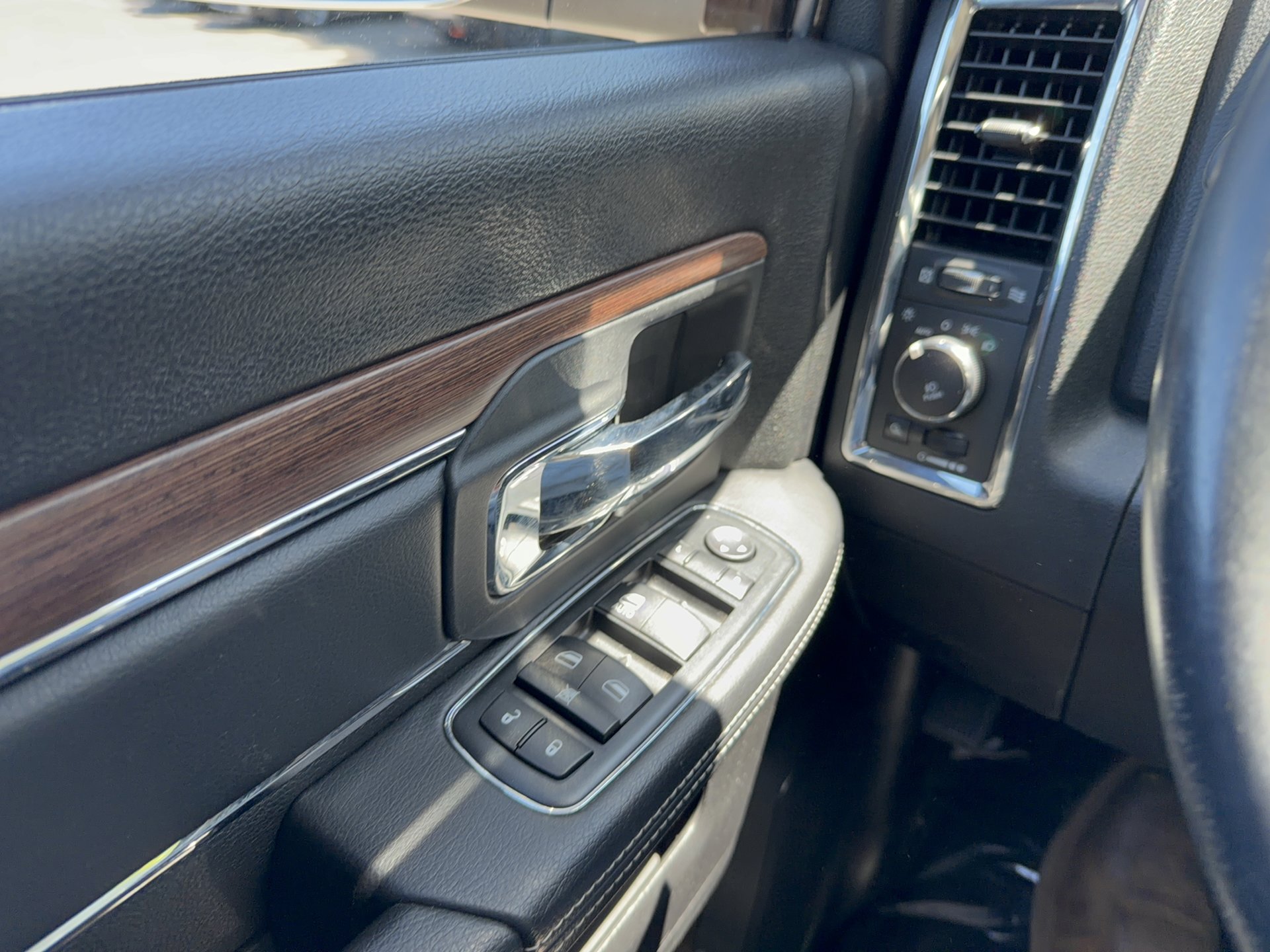 Used 2014 RAM 2500 Laramie AWD/4WD image 19