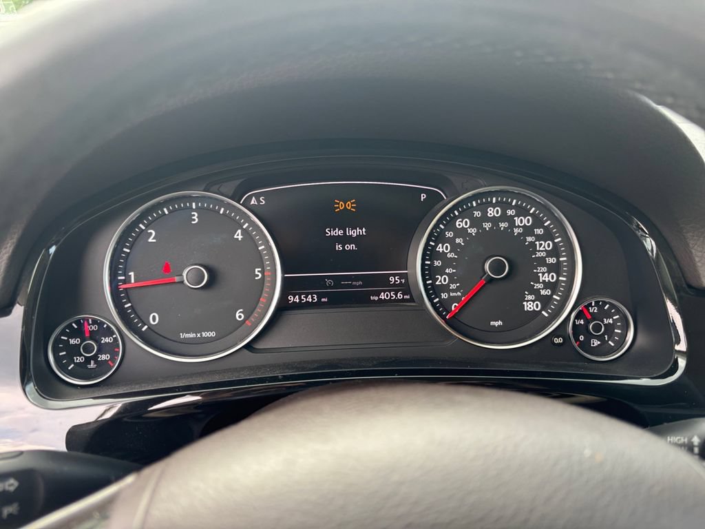 Used 2013 Volkswagen Touareg TDI AWD/4WD image 20