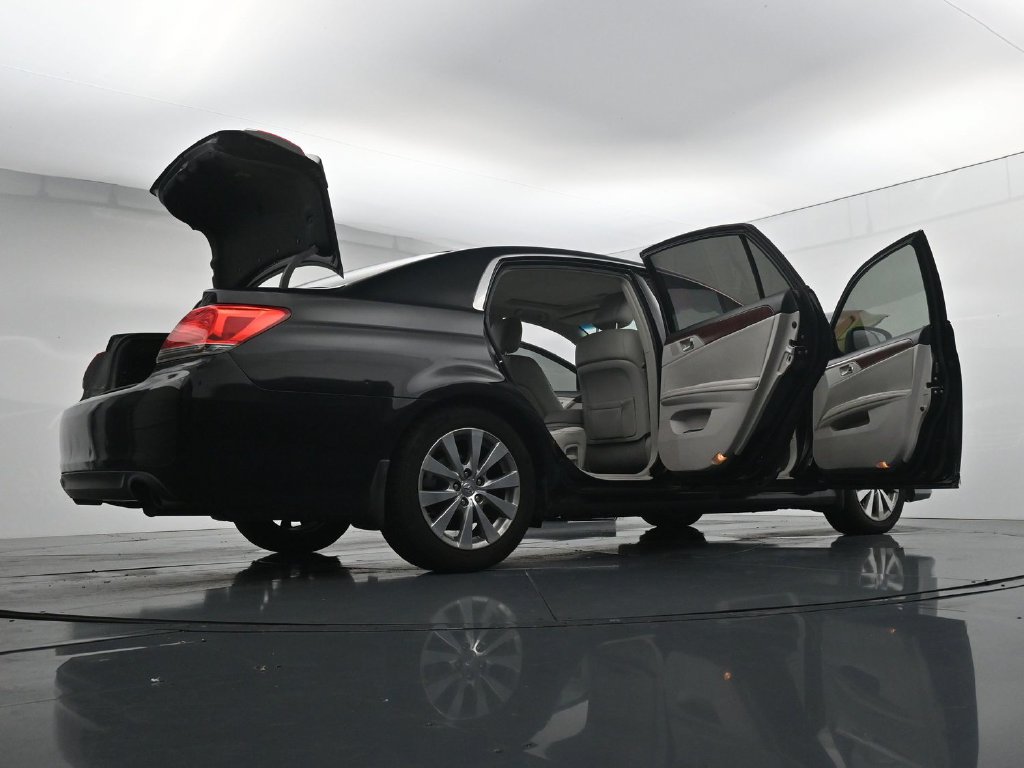 Used 2011 Toyota Avalon Limited FWD image 39